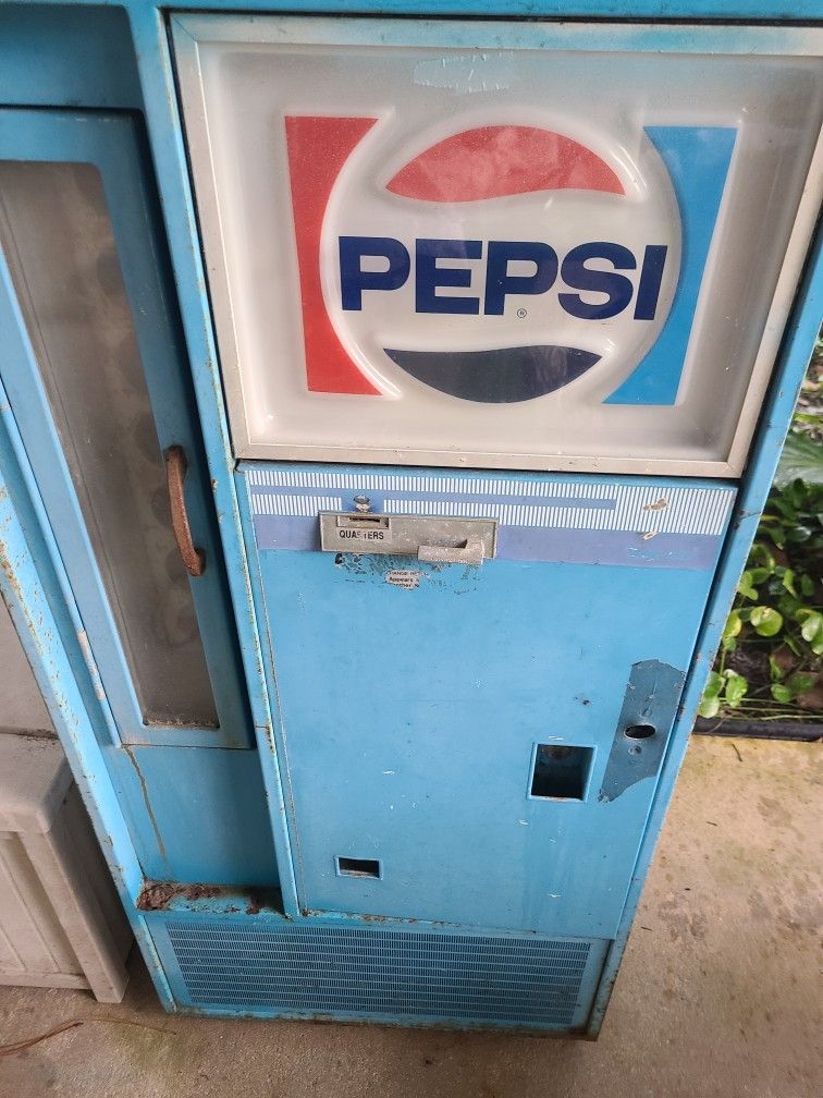 Antique Pepsi Mqchine