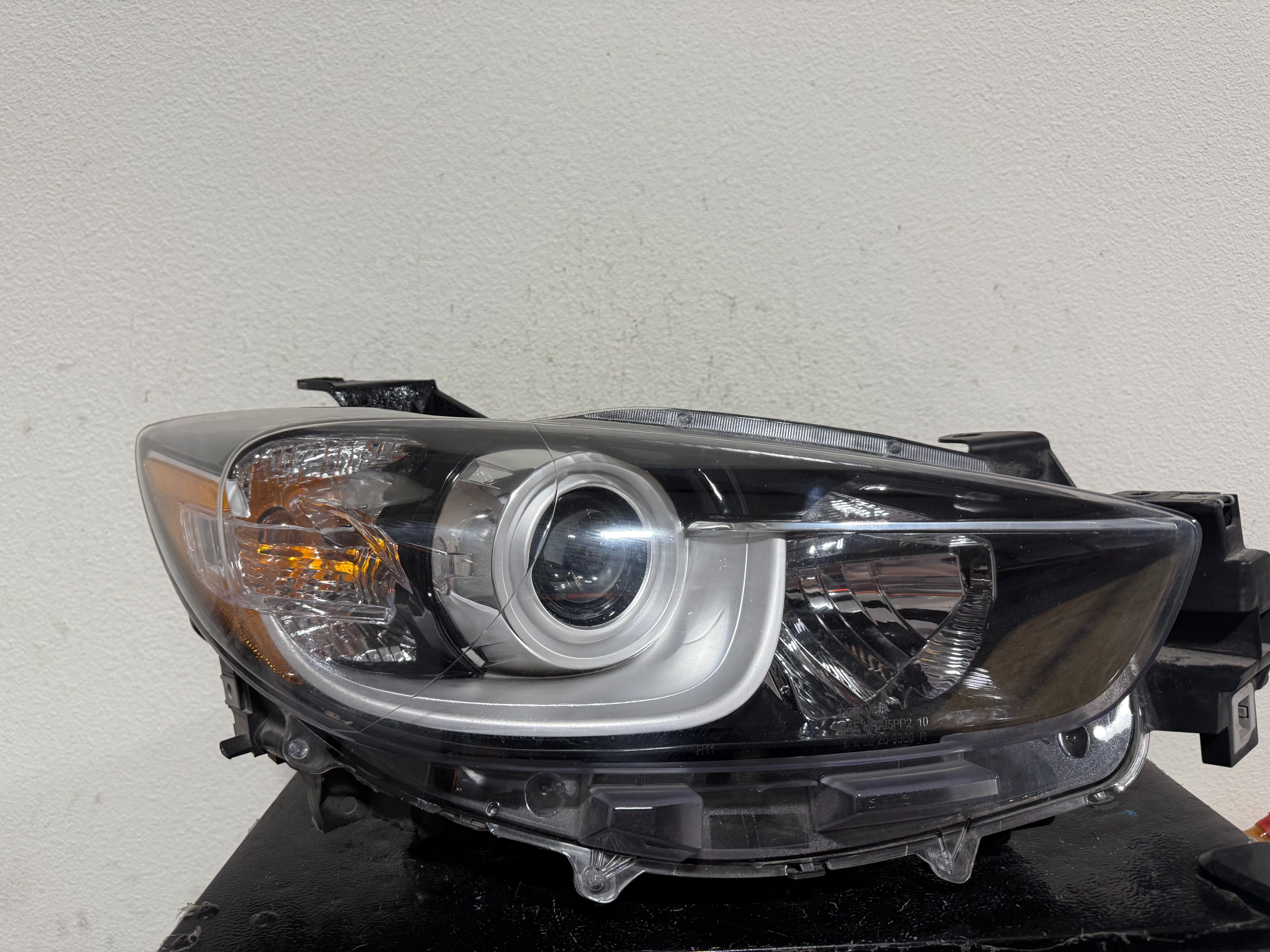 MAZDA CX5 RIGHT HEADLIGHT 2015