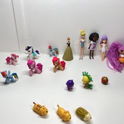 Girl’s toys MISCELLANEOUS TOY FIGURES LOT