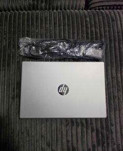 HP Laptop 14-ep0199nr Intel Core i7 Iris Xe Graphics