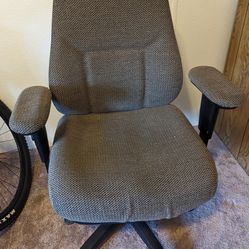 Free Rolling Office Chair 