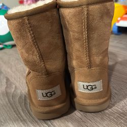 New UGG Boots Size 13 in Kids.
