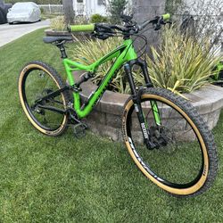 Specialized StumpJumper Mountain Bike