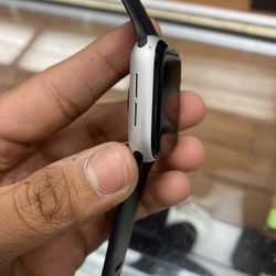 Apple Watch SE 40mm Cellular + Gps With Charger 