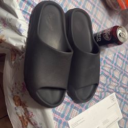 Yeezy Slides Size 11 No Box 