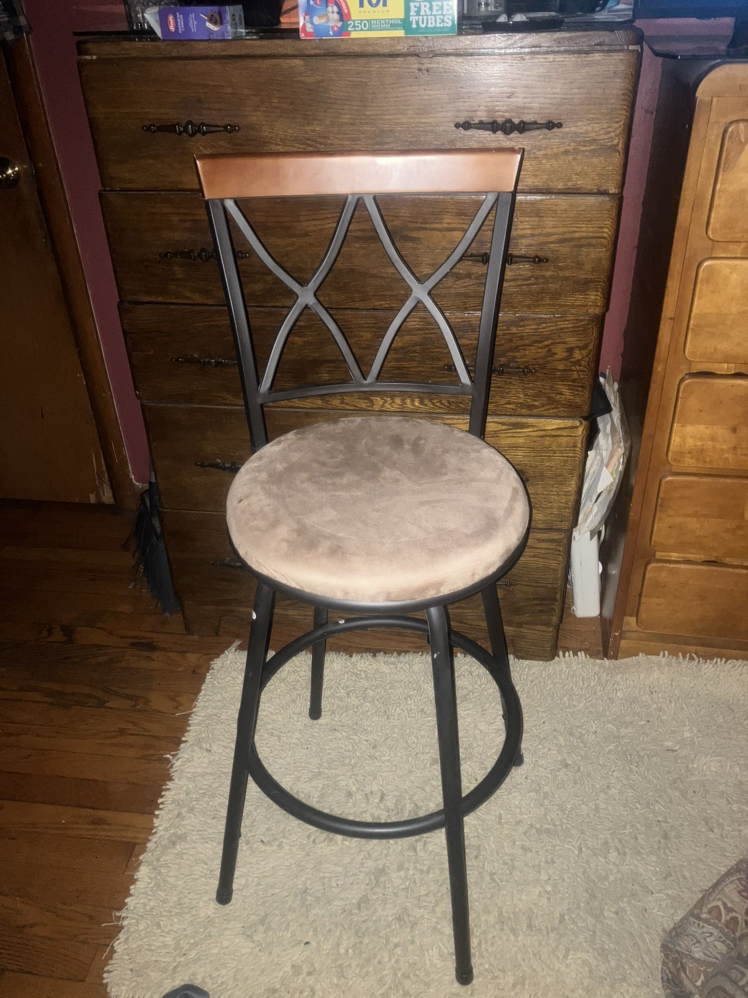 Swiveling Bars Stools
