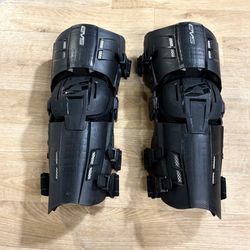 EVS RS9 Knee Guards