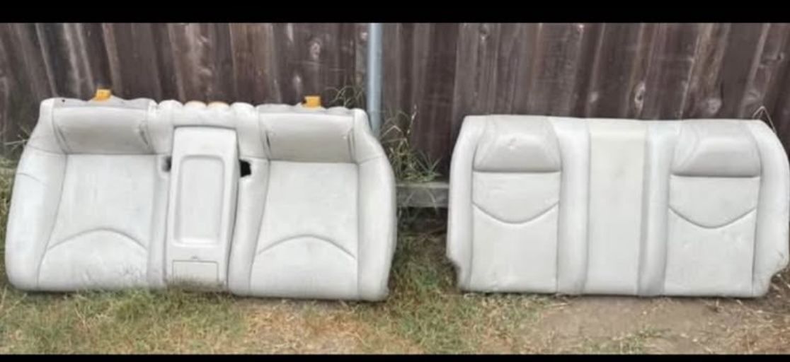 Infiniti G37 Coupe Back seats
