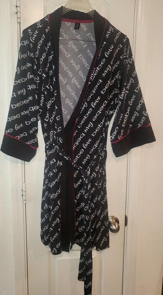 Bebe signature robe Size 1X
(one size fits most )
Saginaw pick up 76179