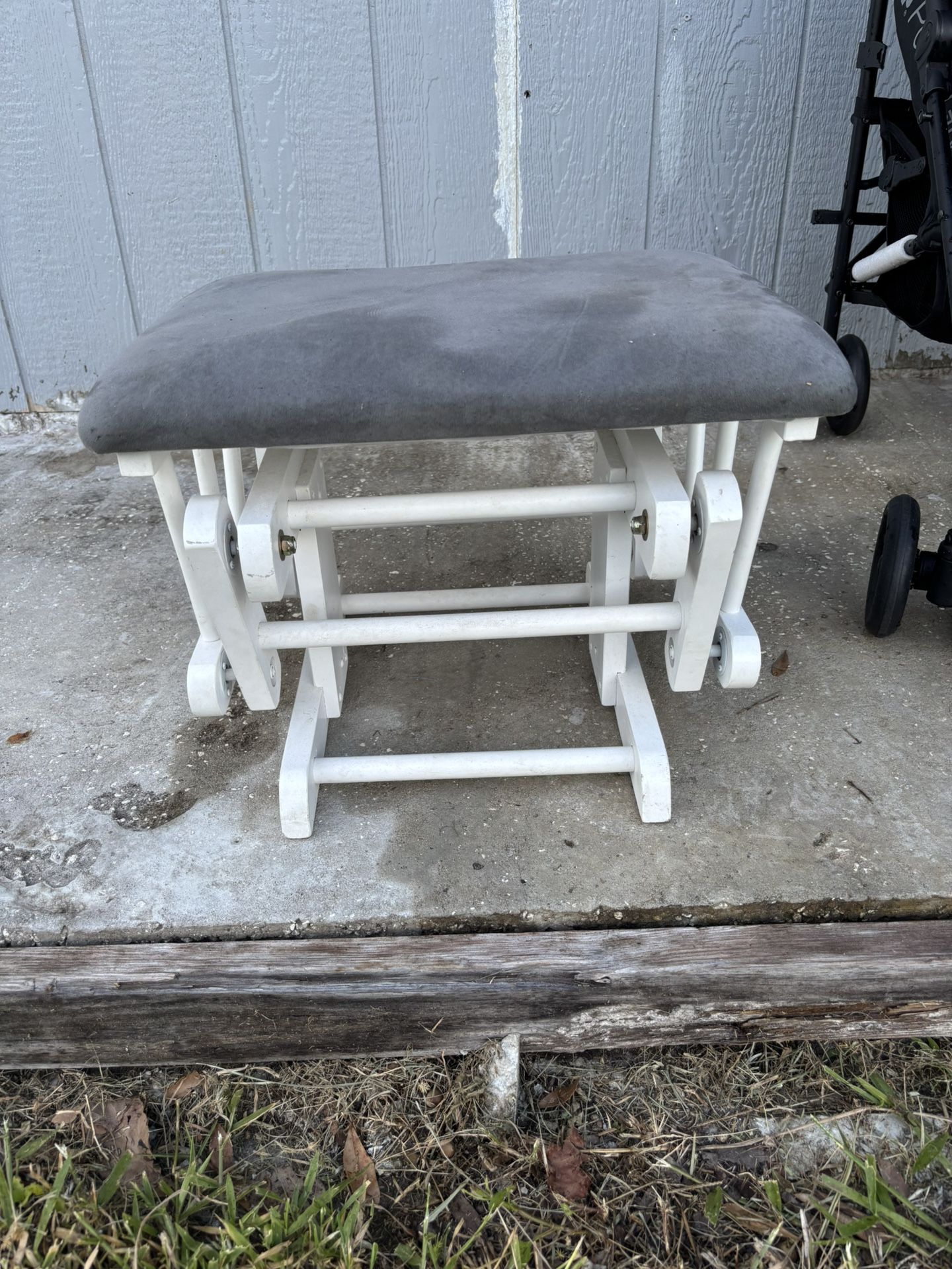 Bentley Ottoman, White/Dark Gray