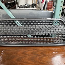 Toyota Corolla SE / xSE Grill Part