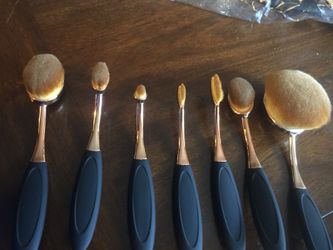 Makeup brushes