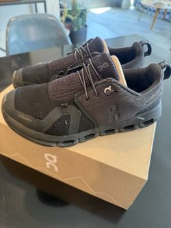 Great condition, Kids On Running Cloud 5 - All Black (Size 5) - Great Condition!