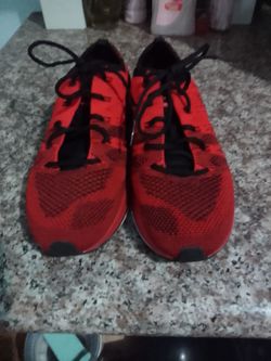 Nike running shoes brand new   size 5