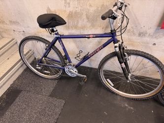 Trek 850 Mountain Bike - Free