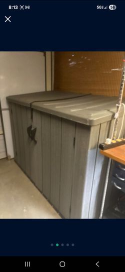 Lifetime 6x4 Plastic Resin Vinyl Outdoor Indoor Lockable storage shed