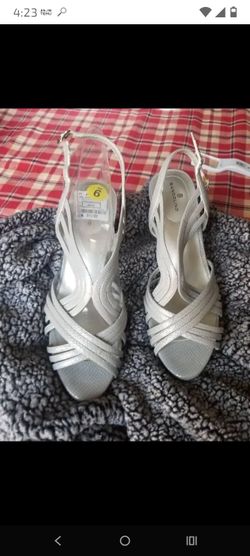 Bandolino Silver Strappy Heeled Sandals Size 9