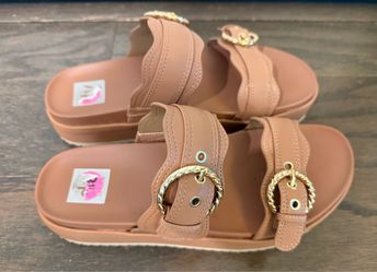 Women’s 8.5 like new sandals