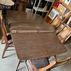 Mcm Table And 5 Chairs 