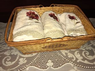 Set of towels with basket