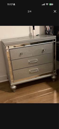 Set of 2 Mirrored Nightstands