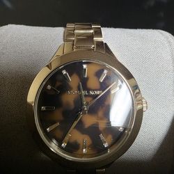 Michael Kors Gold-Tone Tortoise Shell Women’s Watch – Elegant Crystal Hour Markers