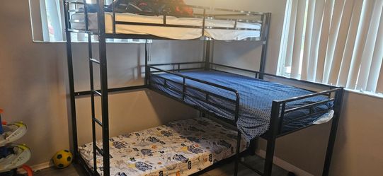 Three tier bunk bed