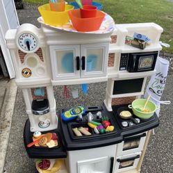 Kids Play Toy Kitchen