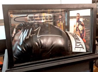 MIKE TYSON SIGNED AUTOGRAPHED BOXING GLOVE JSA COA & HOLOGRAM CUSTOM GLASS MIRRORED TYSON CASE