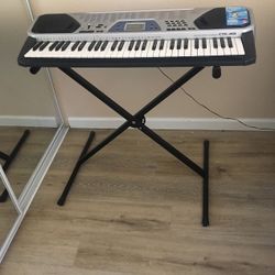 Casio  Piano Keyboard With 100 Preprogrammed Songs And Keyboardstand