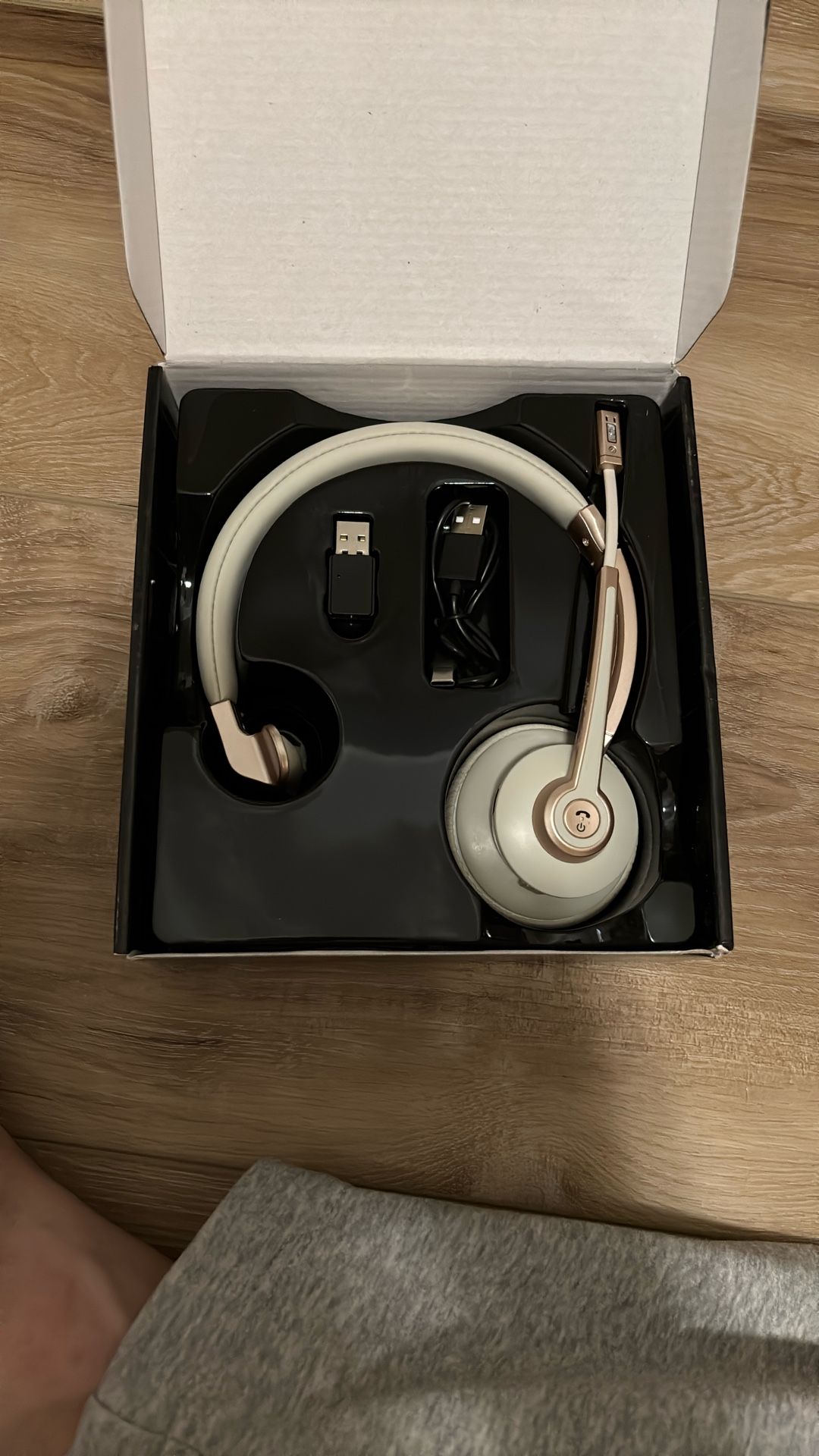 White Wireless Headset With Microphone