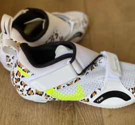 Stylish and comfortable, these US size 7 Nike Superrep have been worn once. Included with this is a set of new LOOK Delta Cleats.