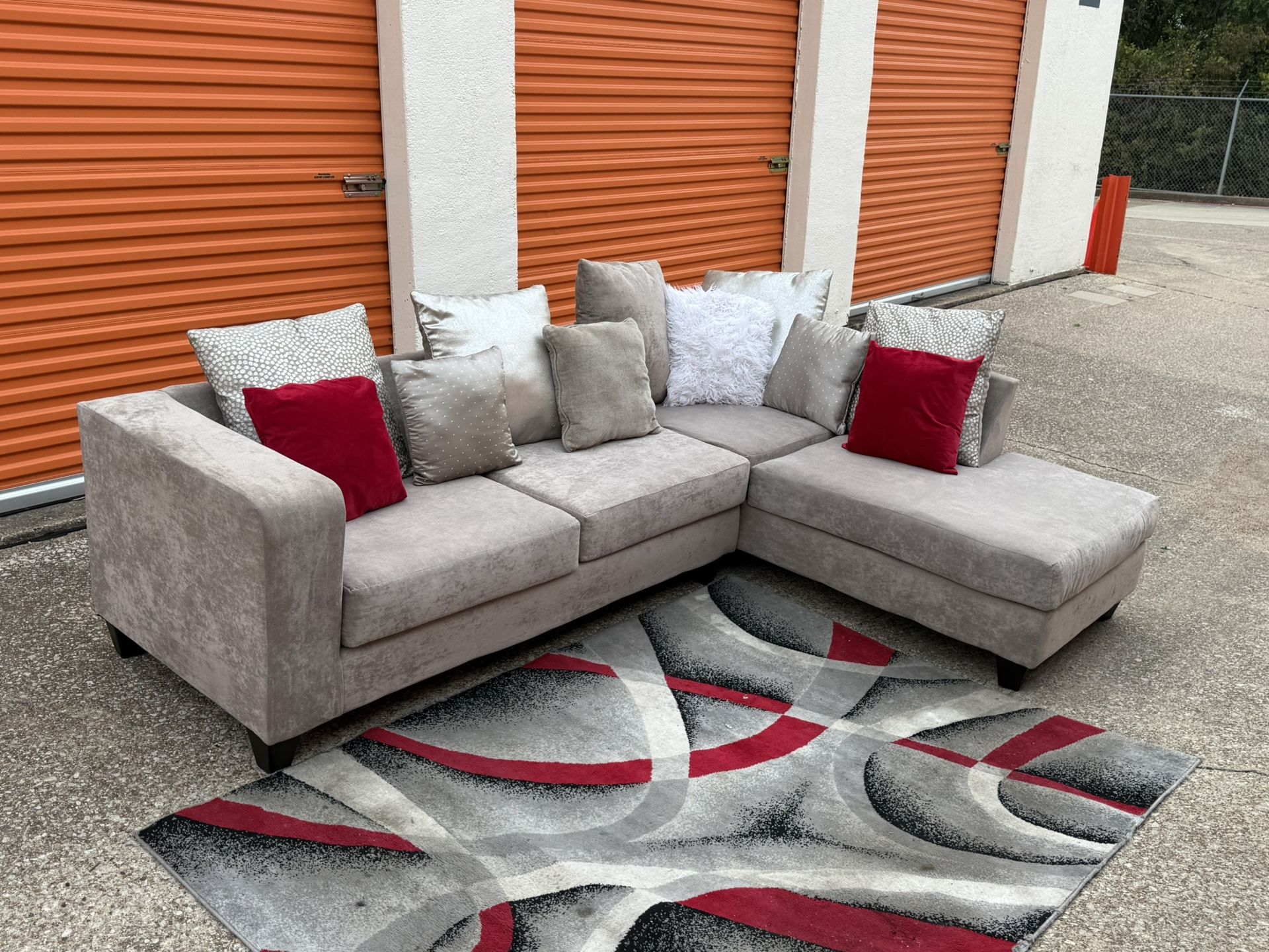 Sala Gris No Incluye Cojines Rojos Ni Alfombra