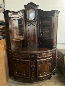 French Rococo Revival corner china cabinet/hutch