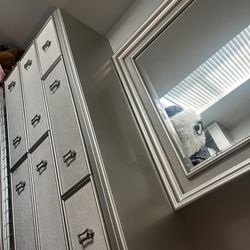 Dressers & Vanity Set 