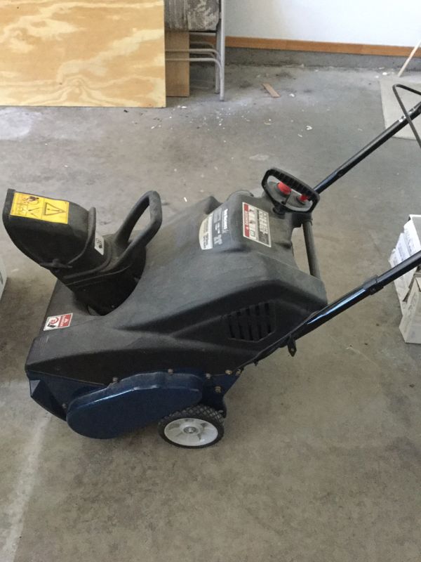 Yard Machine 21” Snow Thrower for Sale in Show Low, AZ OfferUp