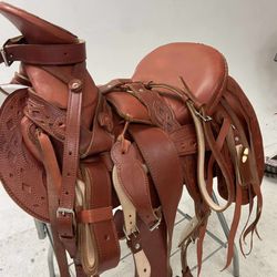Nuevas monturas charras forradas de cuero