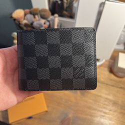 Louis Vuitton bifold Wallet 