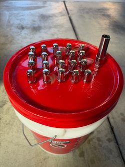 Chrome Lug Nuts and Key