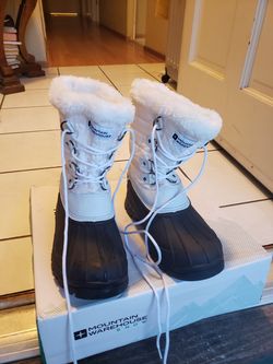 White Girls snow boots