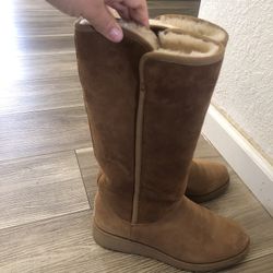 Ugg.    8 