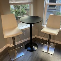 Cocktail Chairs And Table