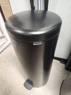 Step on trash or garbage can