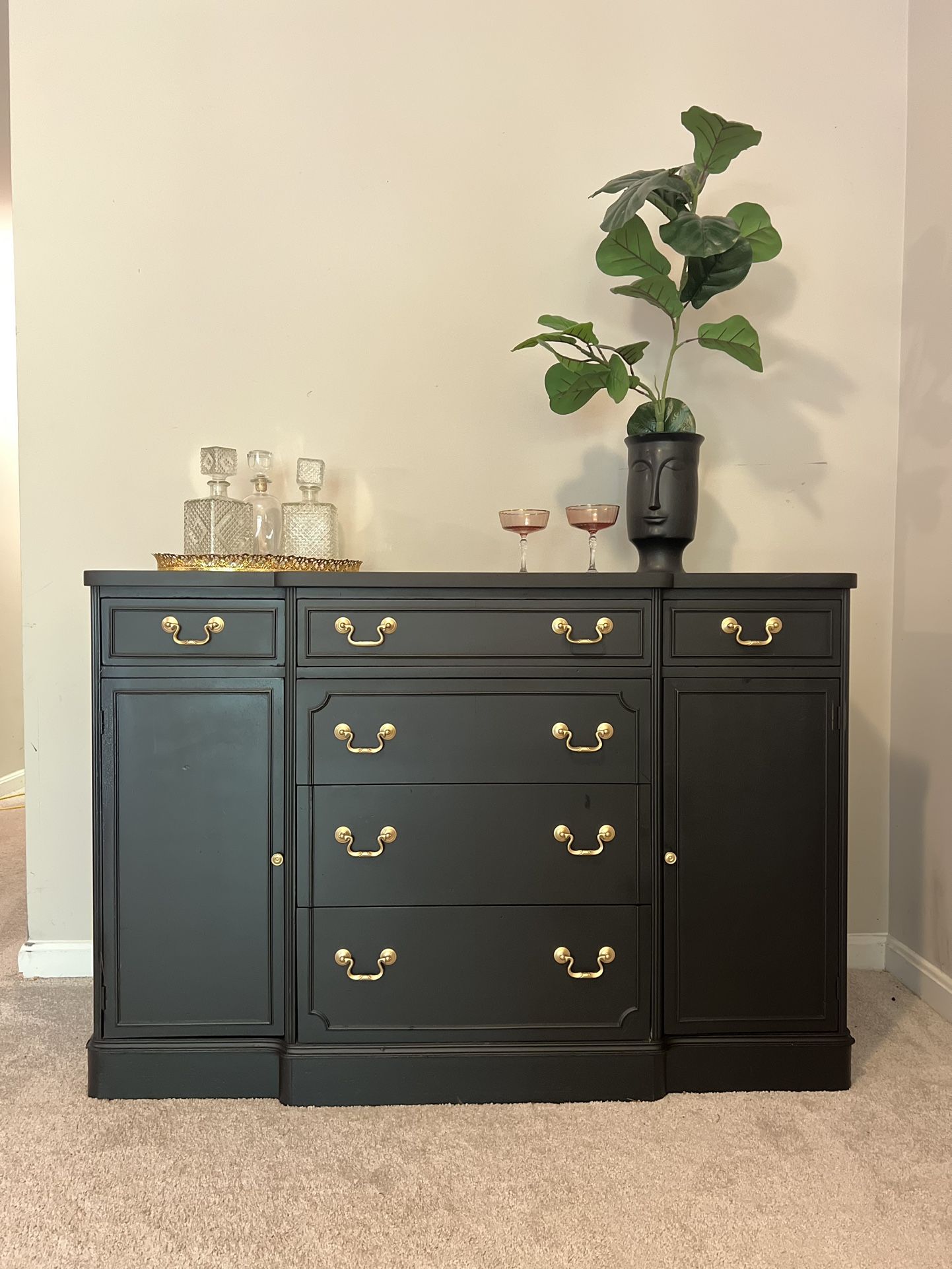 Gorgeous Vintage Mid Century Modern Traditional Buffet / Credenza