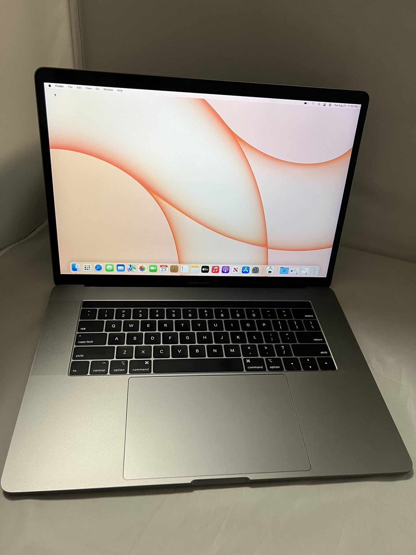 MacBook Pro 2018 i9 32GB RAM 1TB SSD Touch Bar
