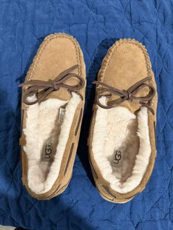 UGG Moccasin Slippers Women’s Size 8