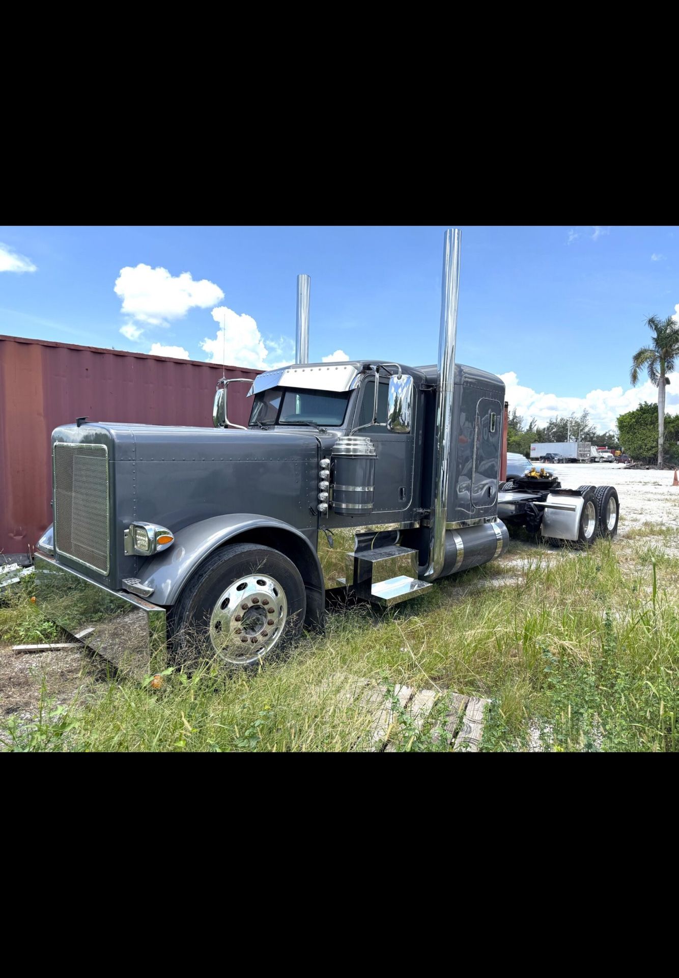 50600C4 TRUCK TRACTOR PETERBILT CLASSIC GREY SLEEPER CAB 1 BED EXTENDED 305