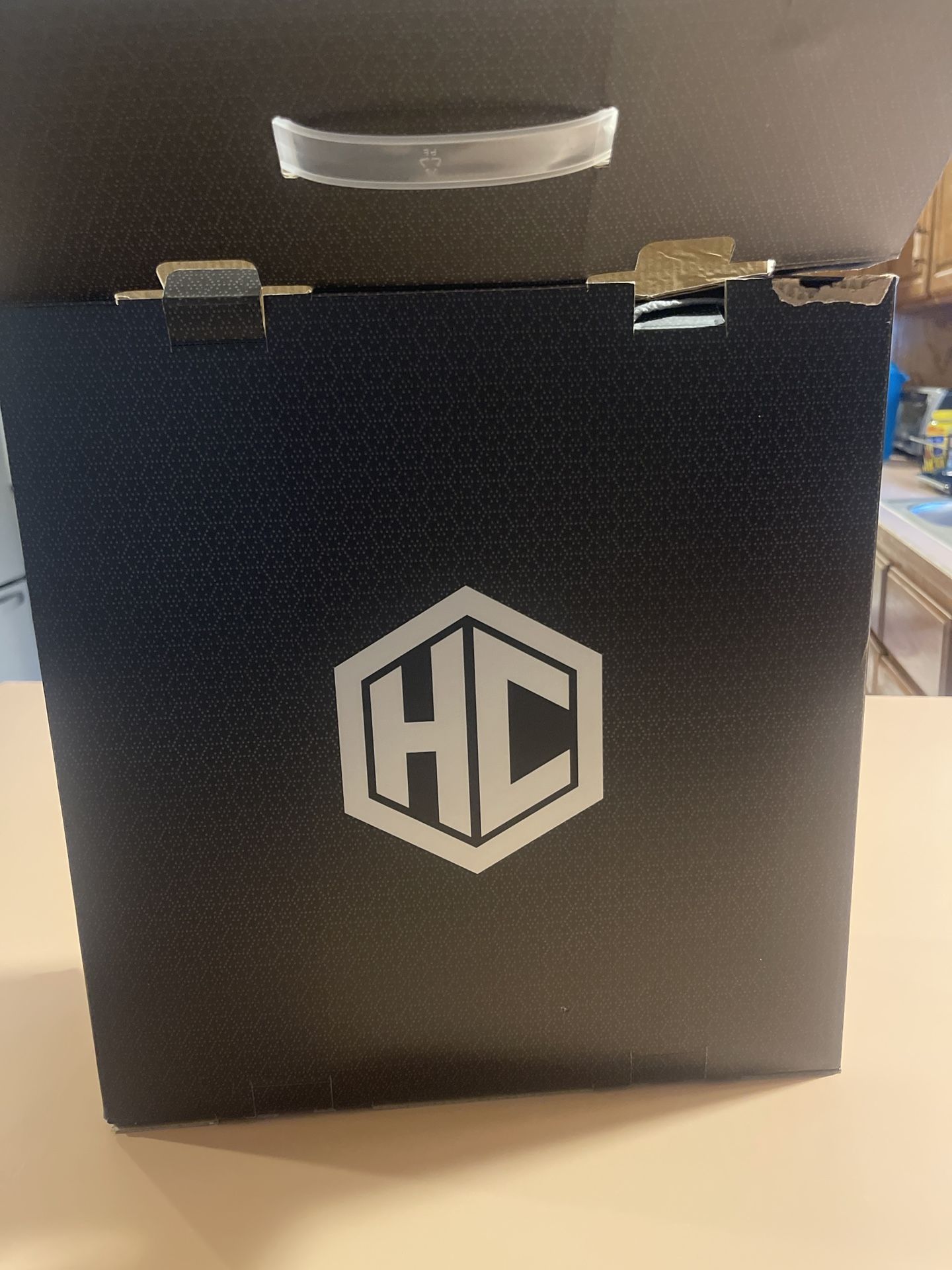 Hexclad Sautee/ Fry Pan Brand New Original Price $200, This Pan Is Brand New Still In Box!!