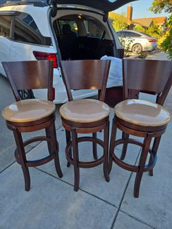 Bar stool