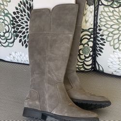 UGG High Suede Boots sz.8.5 New  $60 P/up 